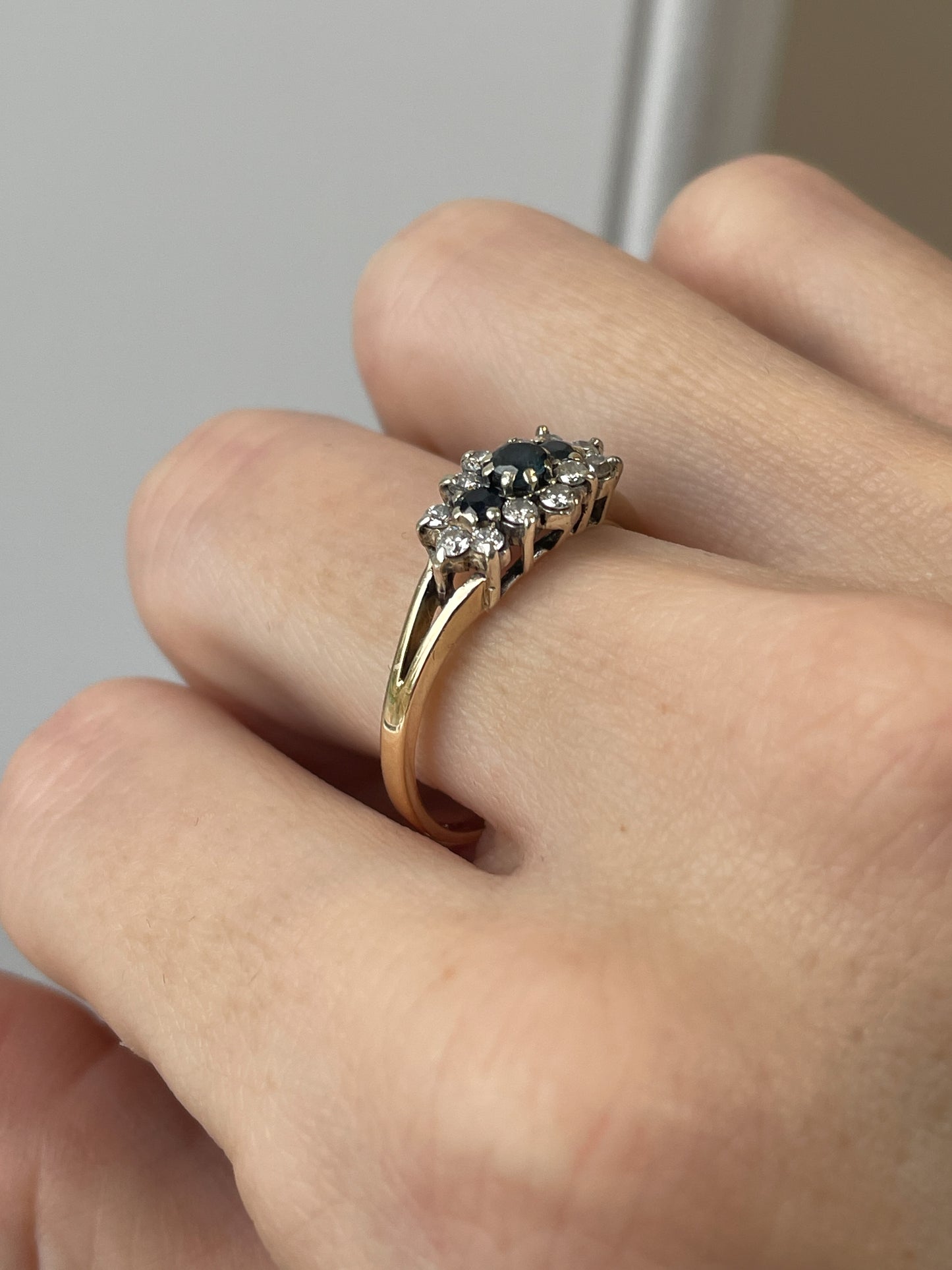 Vintage sapphire and diamond trilogy cluster ring on 9ct gold