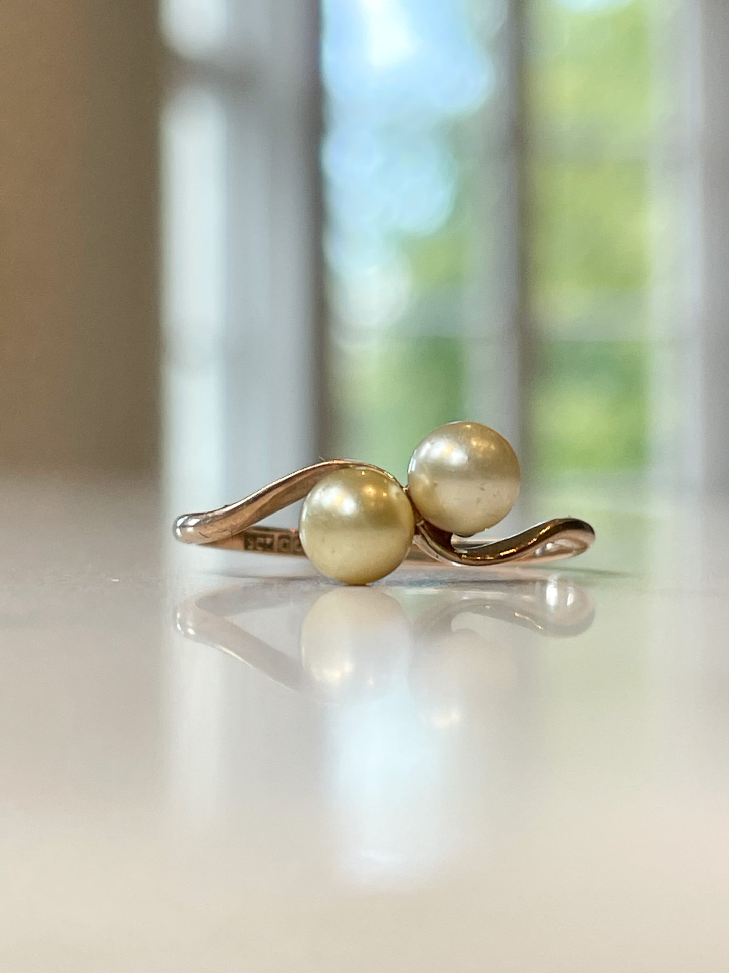 Vintage pearl toi-et-moi ring