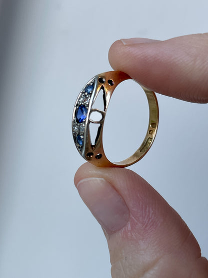 Antique 18ct gold sapphire and diamond boat ring - early 20th century