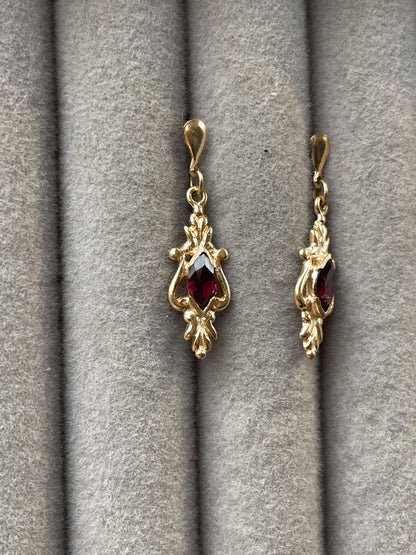 Vintage 9ct gold garnet drop earrings