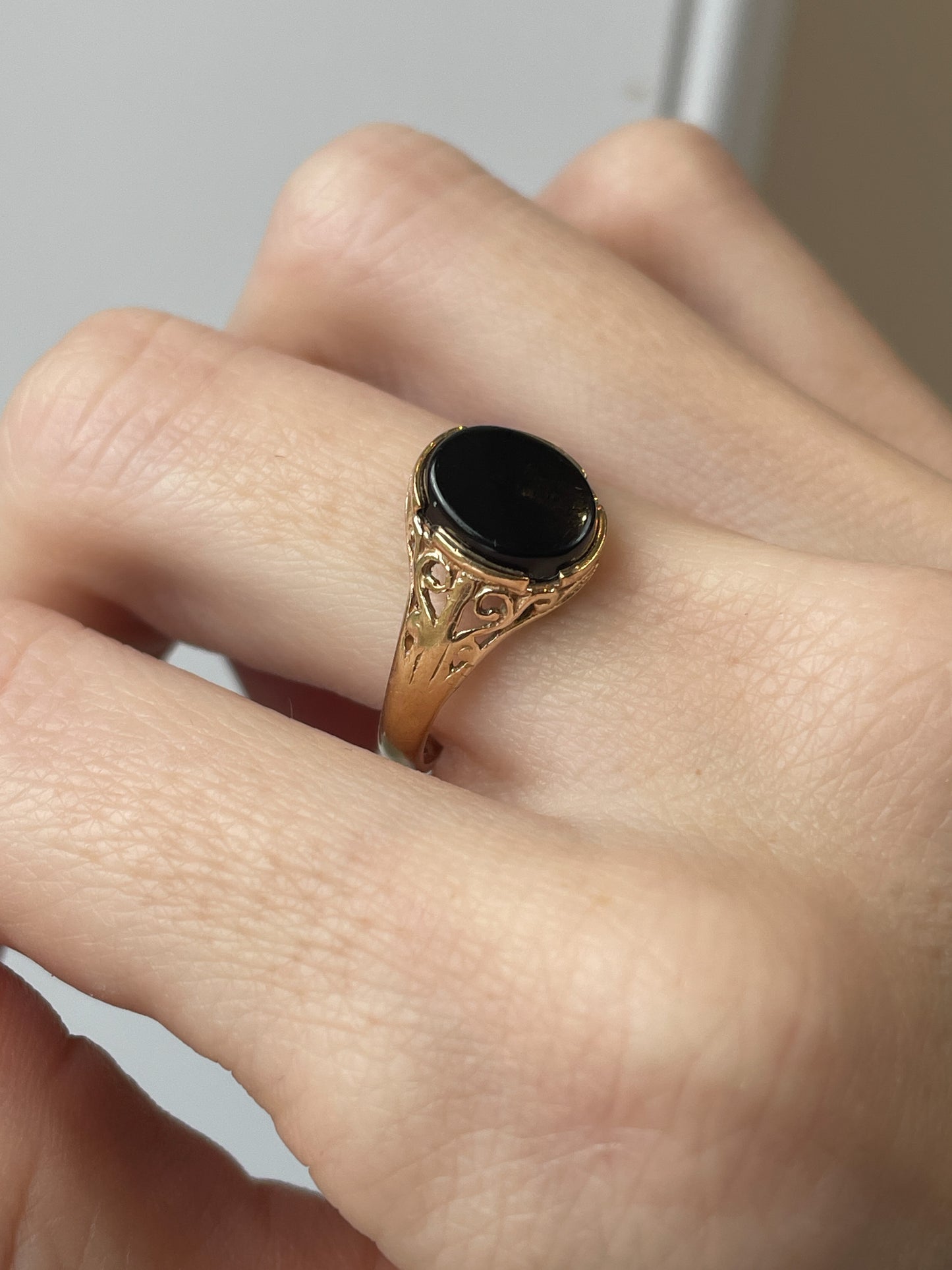 Vintage onyx signet ring on 9ct gold