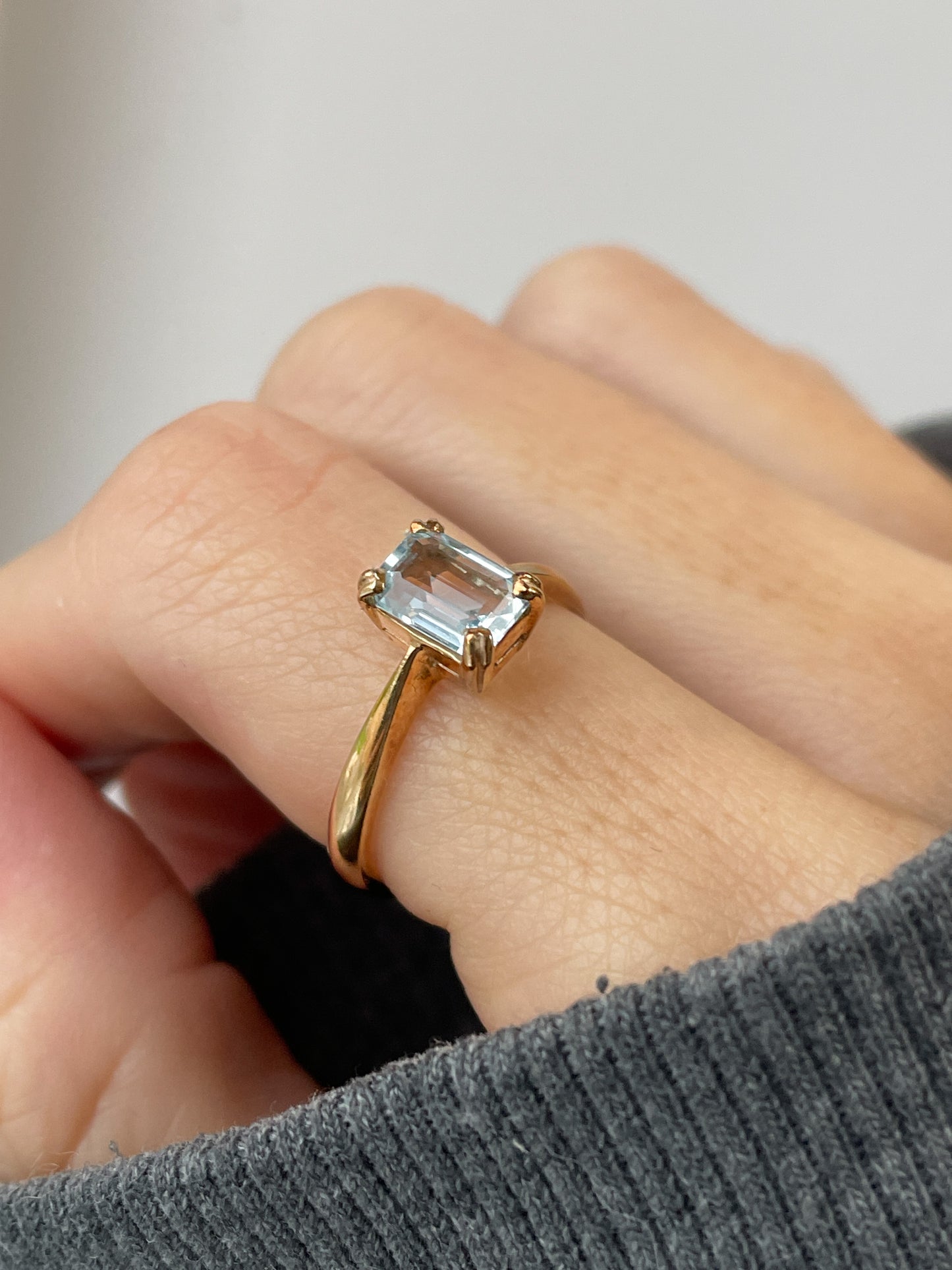 Vintage aquamarine solitaire ring on 9ct gold