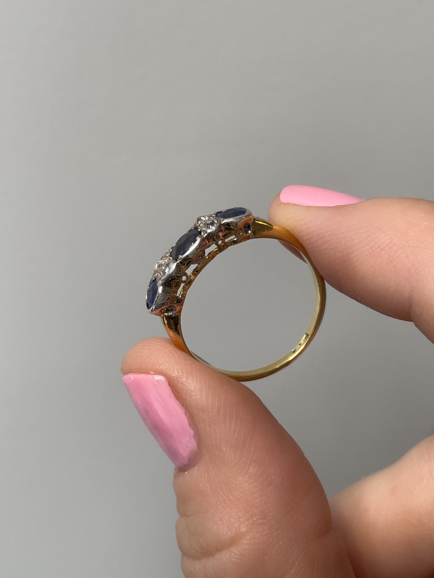 Antique sapphire and diamond ring on 18ct gold