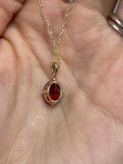 Contemporary garnet necklace pendant on 9ct gold with chain