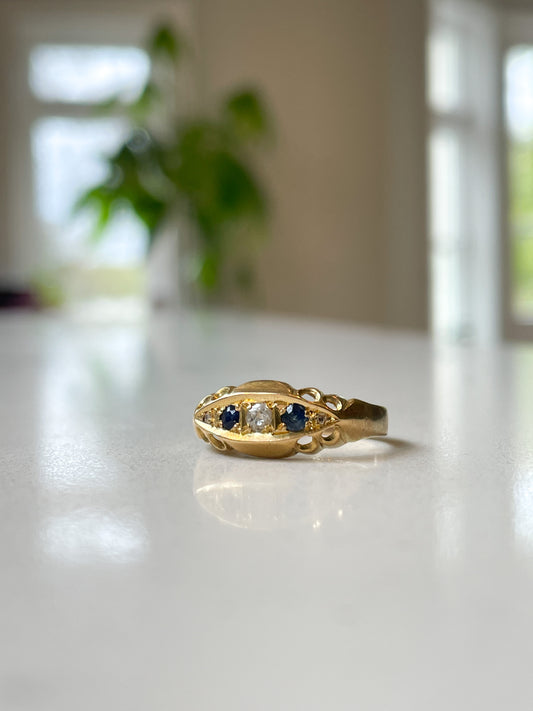 Antique sapphire and diamond boat ring on 9ct gold