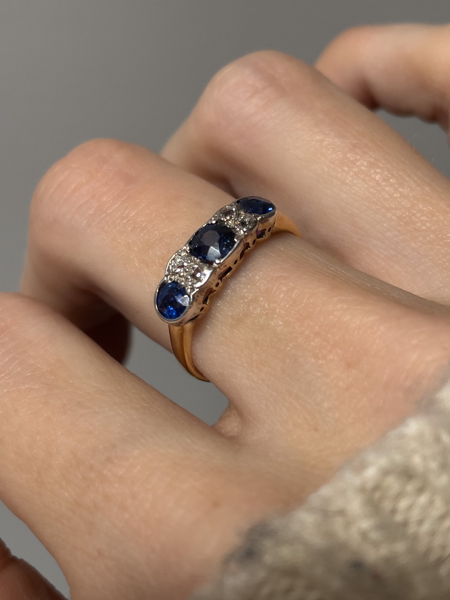 Antique sapphire and diamond ring on 18ct gold