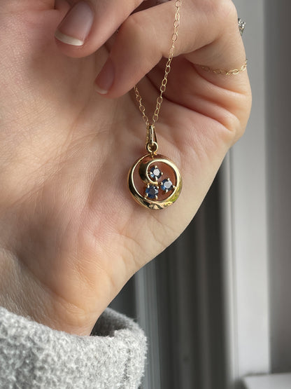 Vintage swirly sapphire necklace pendant on 9ct gold