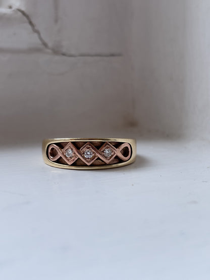Vintage heavy clogau band with diamonds (9ct gold)