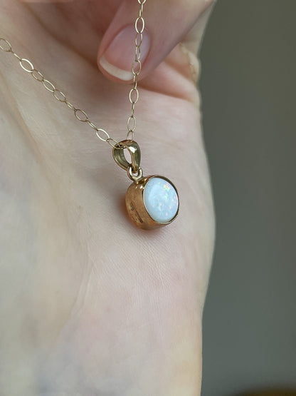 Vintage opal pendant with 9ct gold fine chain