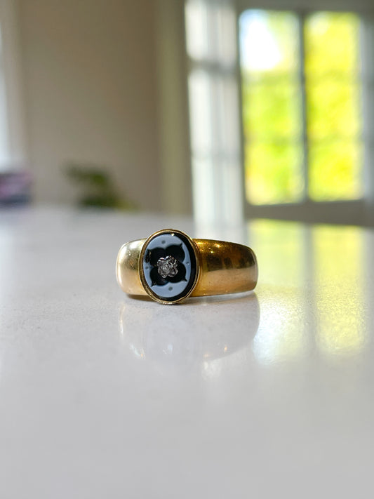 Victorian memorial ring with diamond and sardonyx on 18ct gold