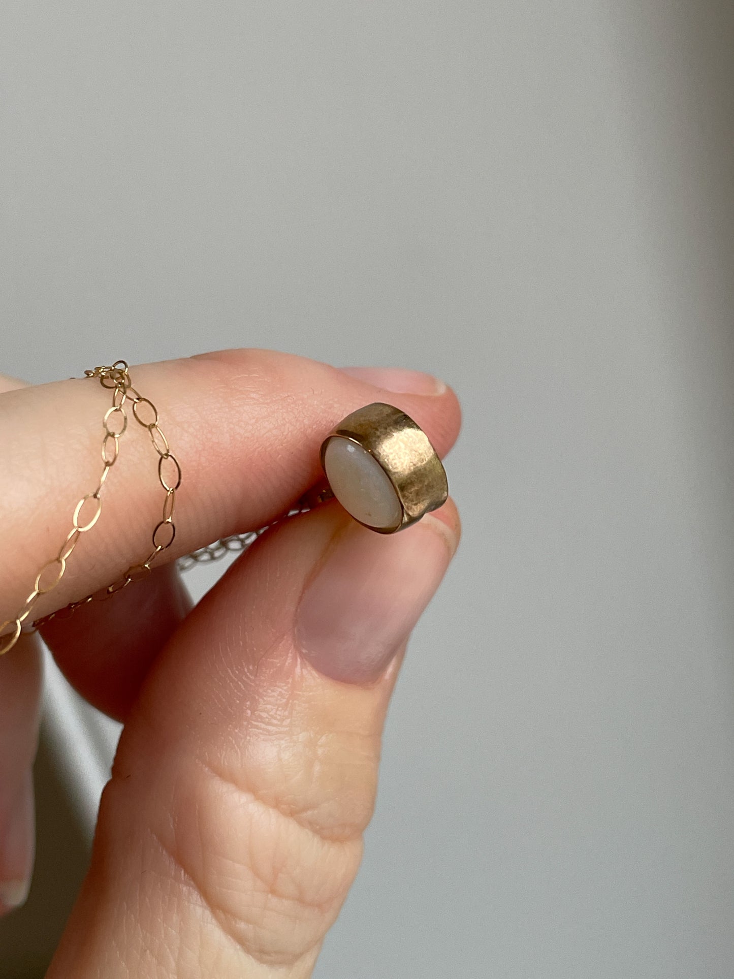 Vintage opal pendant with 9ct gold fine chain