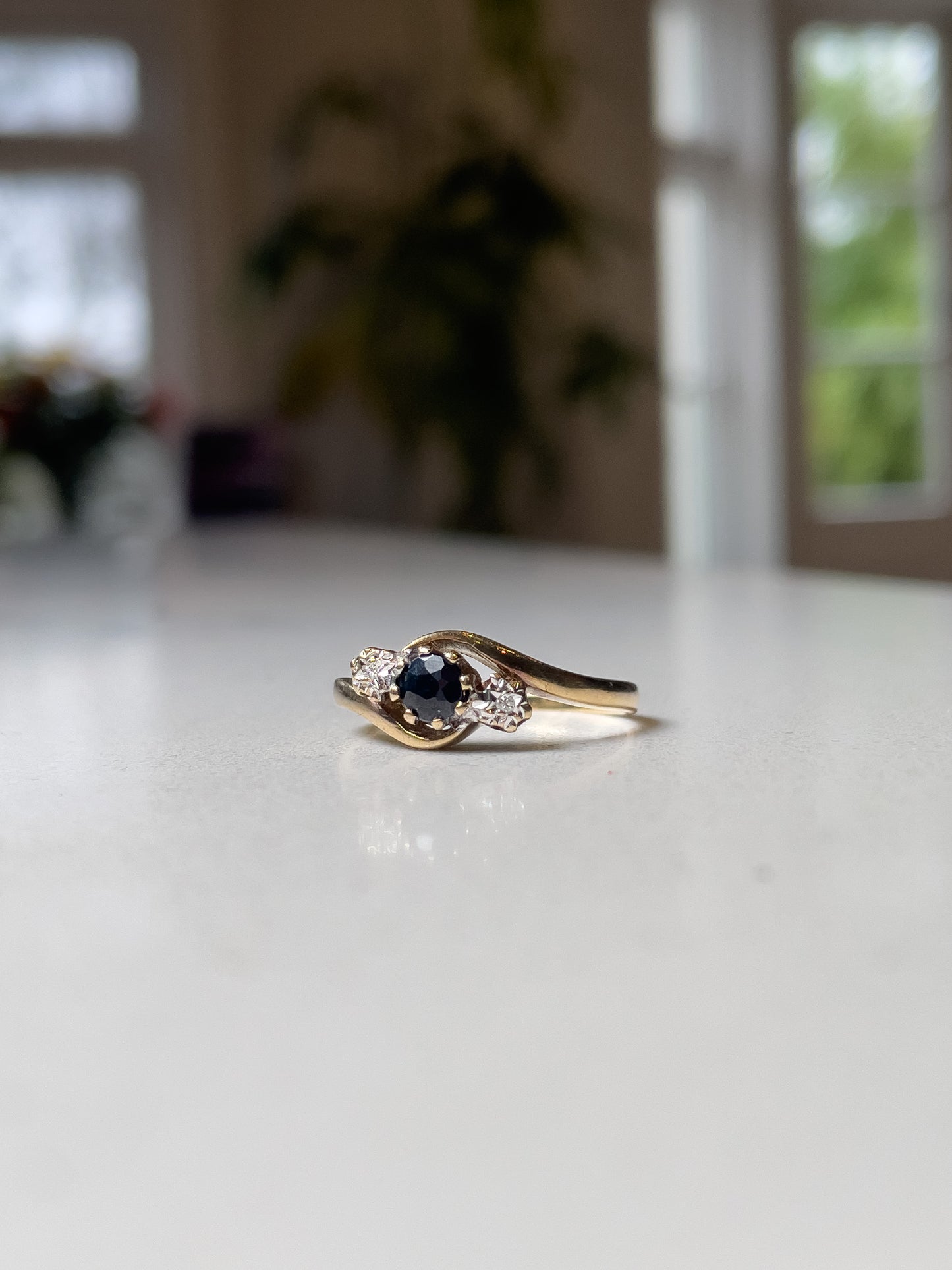 Vintage sapphire and diamond trilogy ring on 9ct gold