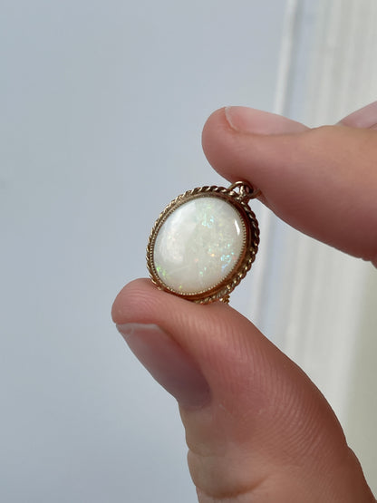 Vintage opal pendant and 9ct gold chain