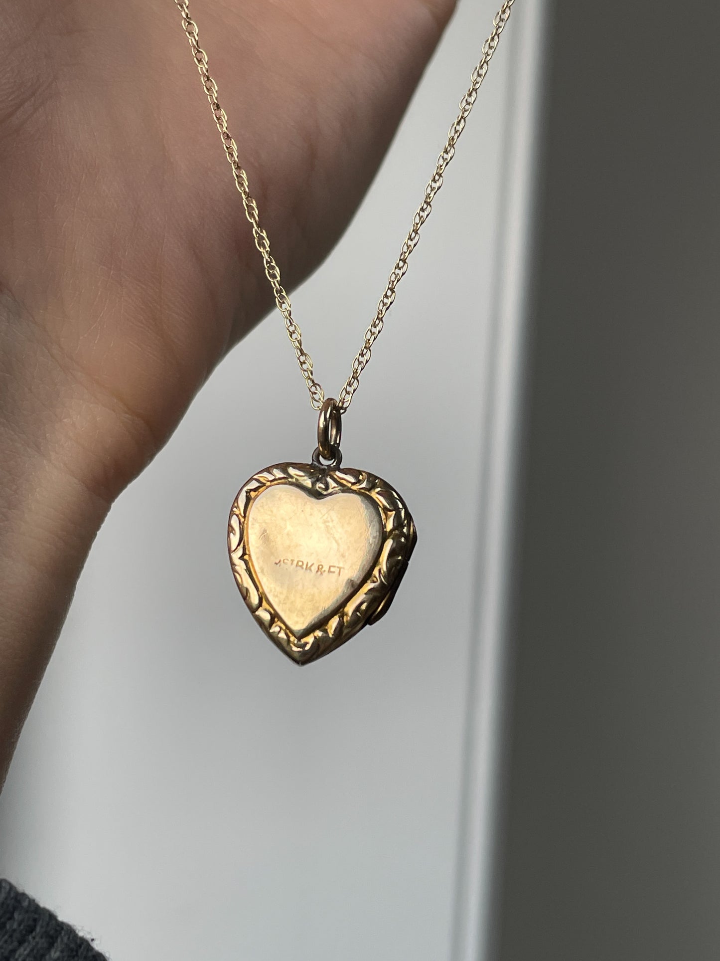 Vintage heart locket with 9ct gold chain