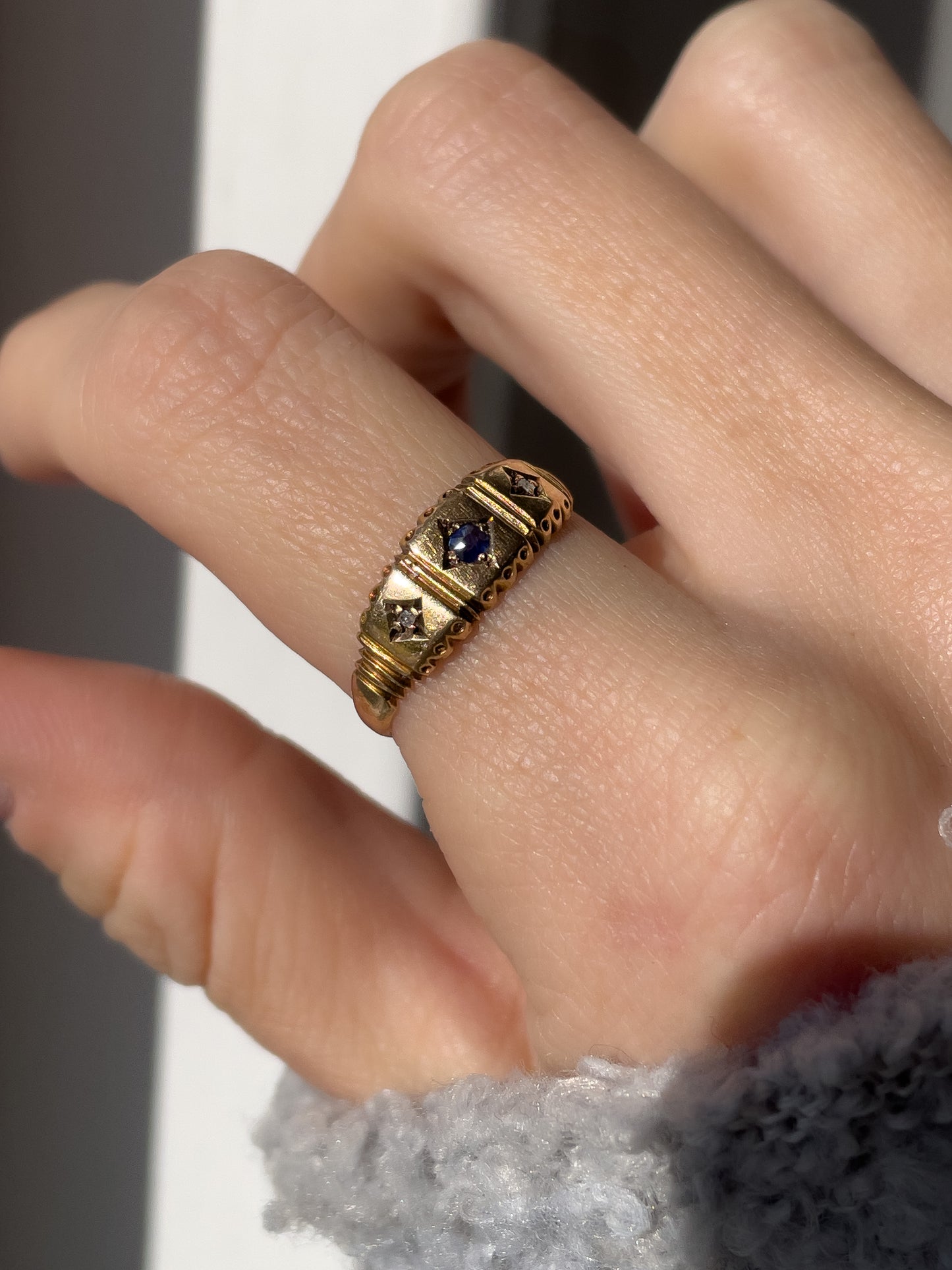 Antique sapphire and diamond ring on 15ct gold, made in 1906
