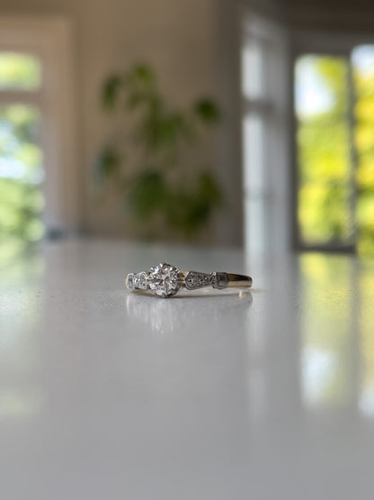 Vintage diamond solitaire ring on 18ct gold and platinum