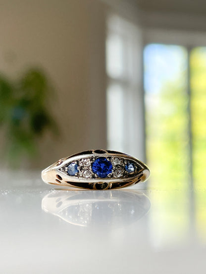 Antique 18ct gold sapphire and diamond boat ring - early 20th century