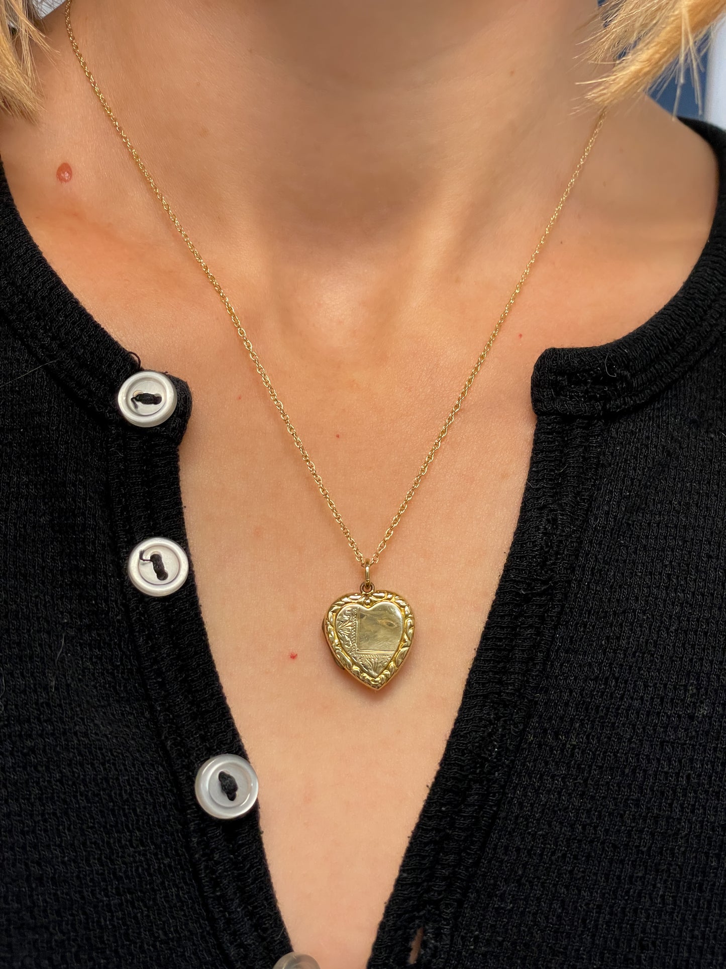 Vintage heart locket with 9ct gold chain