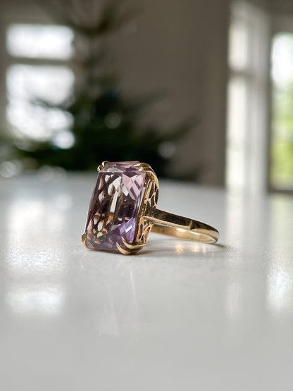Vintage 1960s 9ct gold amethyst cocktail ring