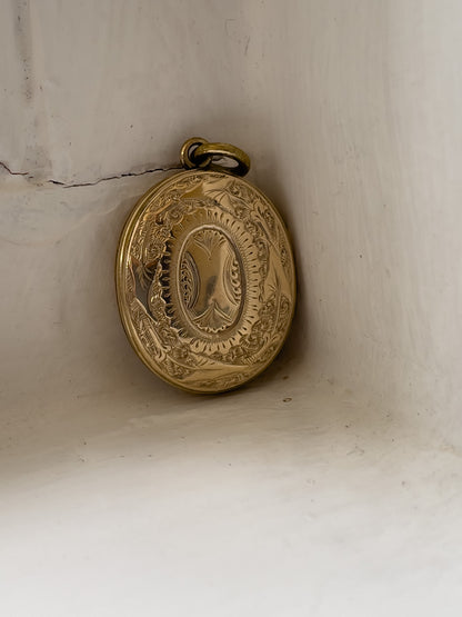 Victorian enamel locket in 9ct gold