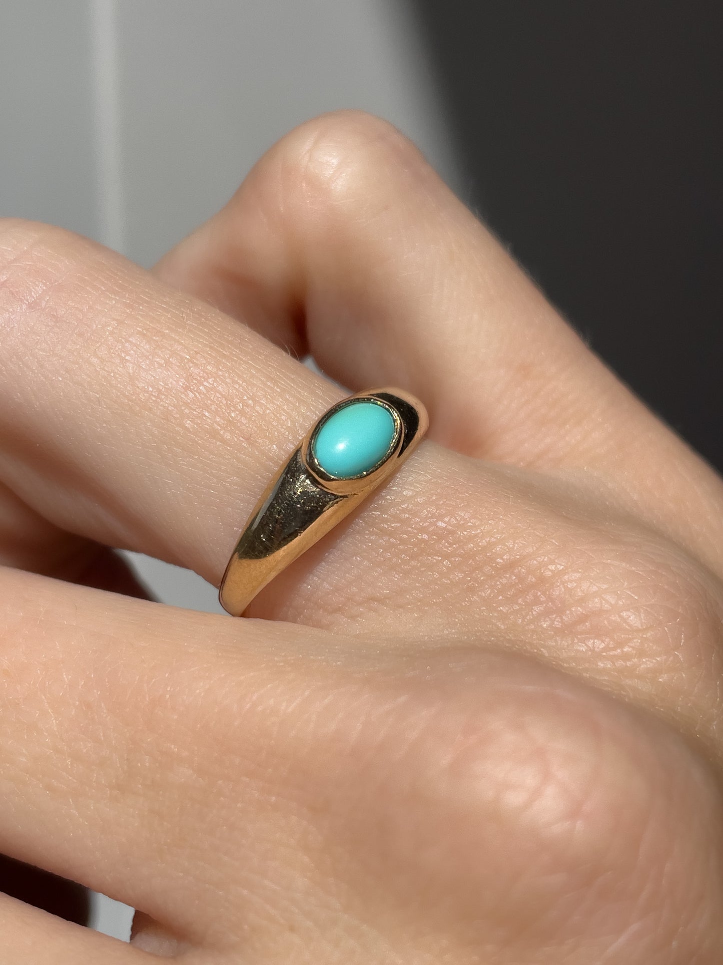 Vintage turquoise pinky ring on 9ct gold