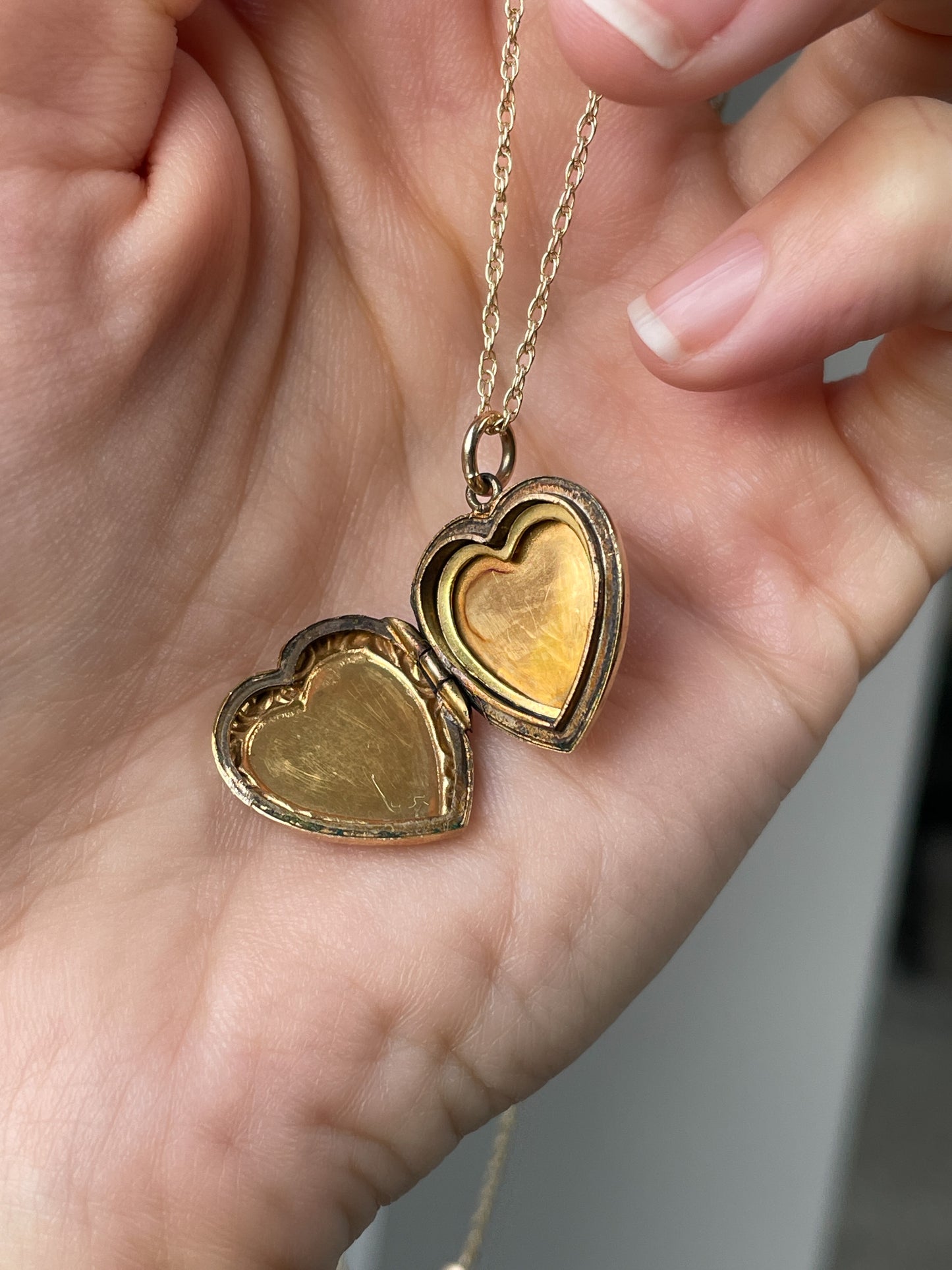 Vintage heart locket with 9ct gold chain