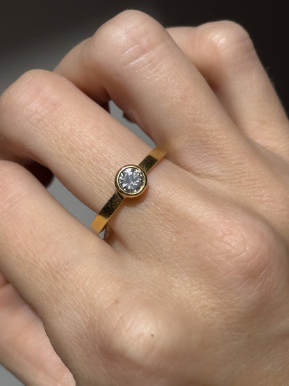 1970s Vintage diamond solitaire ring on 18ct gold