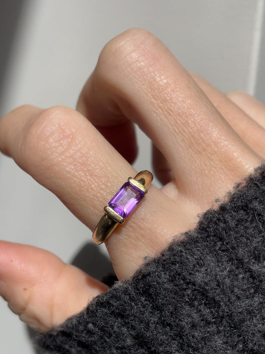 Vintage chunky east/west amethyst ring on 9ct gold