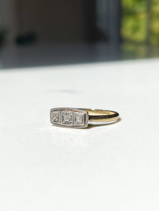 Art deco diamond 3-stone ring in 18ct gold and platinum