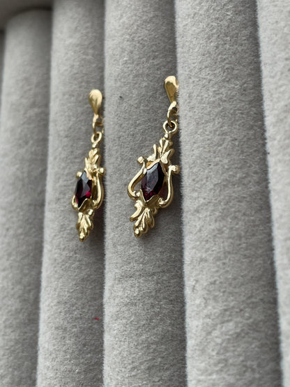 Vintage 9ct gold garnet drop earrings