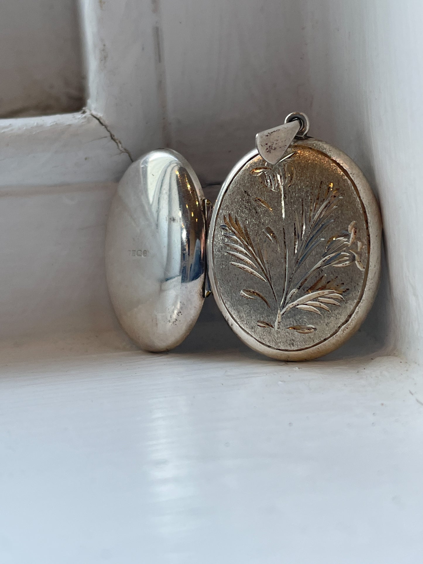1970s sterling silver floral locket