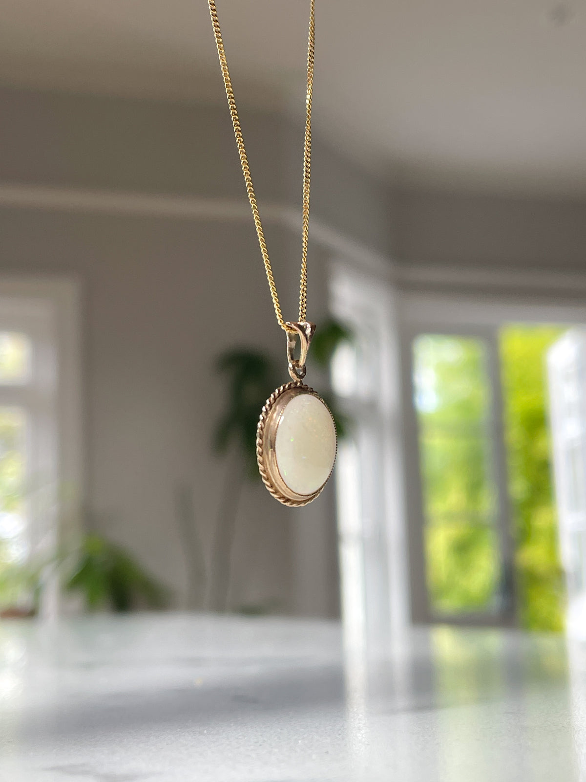 Vintage opal pendant and 9ct gold chain