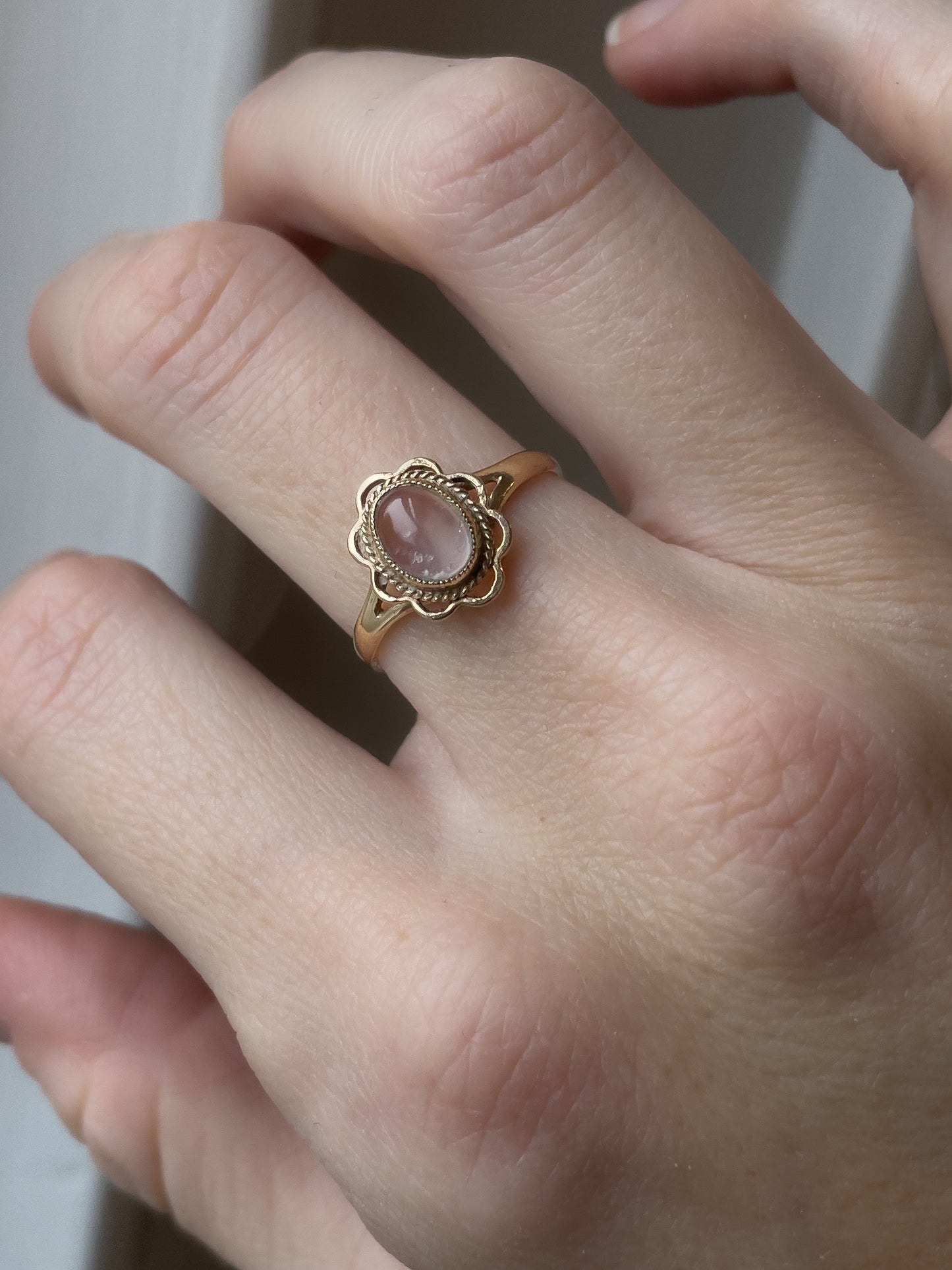 Vintage Moonstone ring on 9ct gold