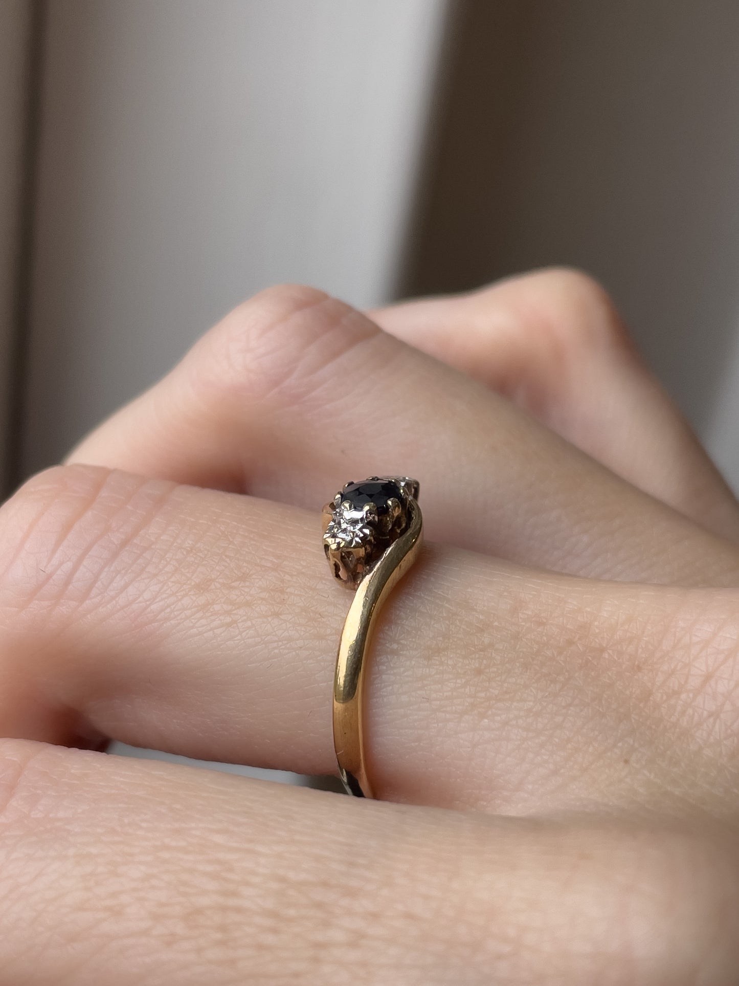 Vintage sapphire and diamond trilogy ring on 9ct gold
