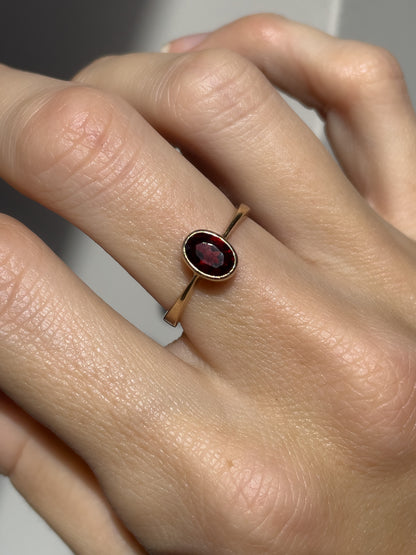 Vintage garnet solitaire ring on 9ct gold