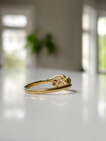 Antique 18ct gold diamond trilogy ring - 1914