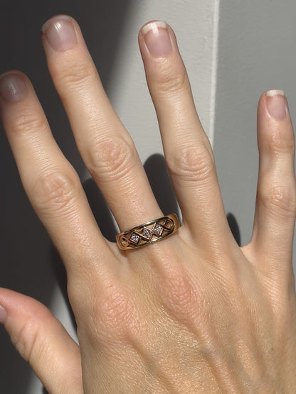 Vintage heavy clogau band with diamonds (9ct gold)