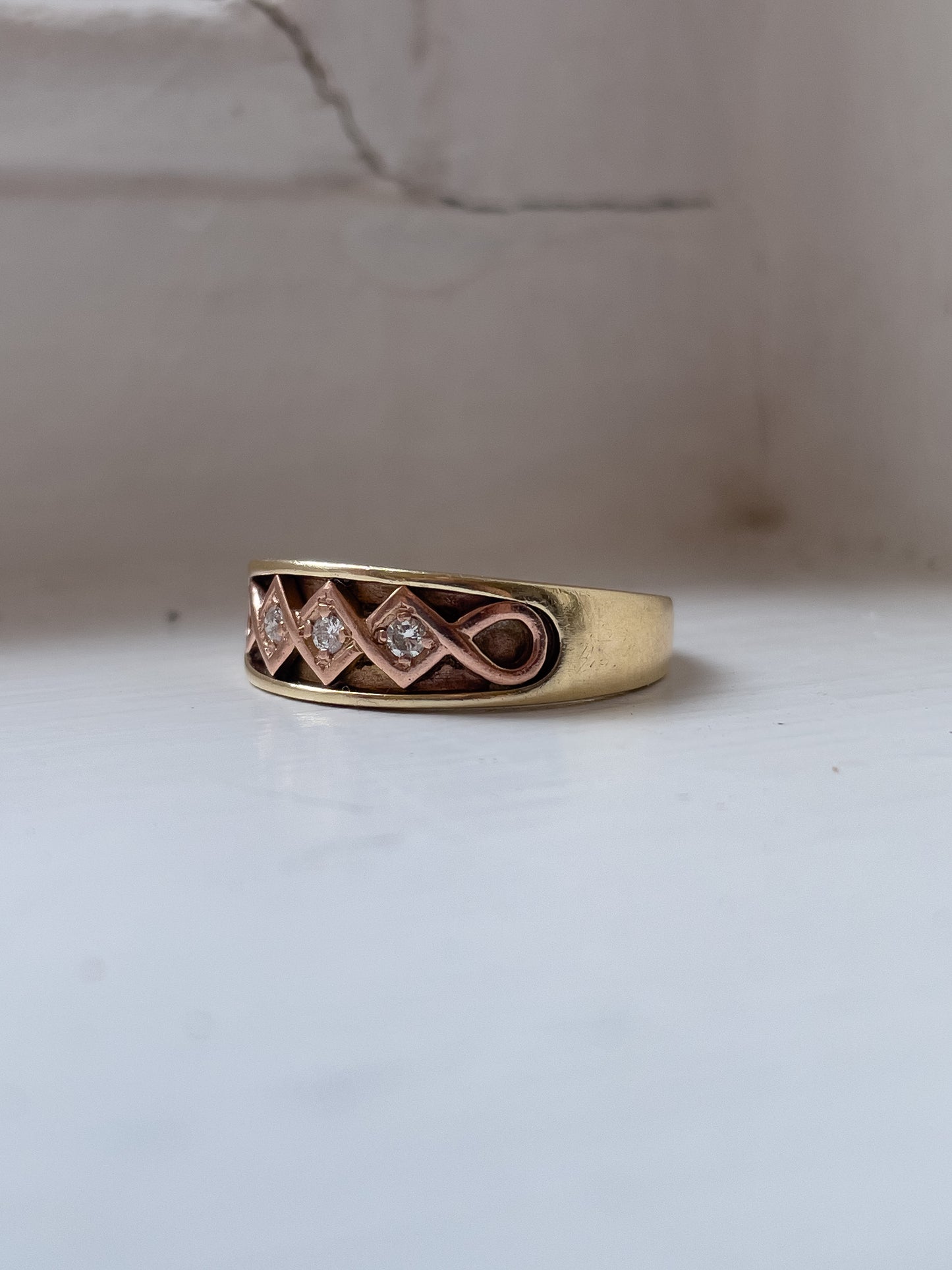Vintage heavy clogau band with diamonds (9ct gold)