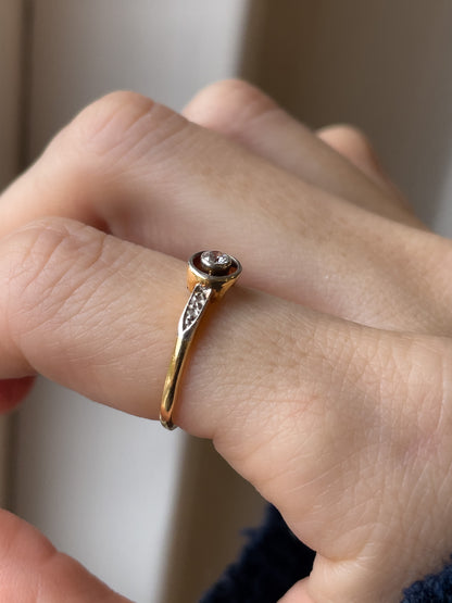 Vintage 1930s diamond ring on 18ct gold