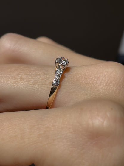 Vintage diamond solitaire ring on 18ct gold and platinum