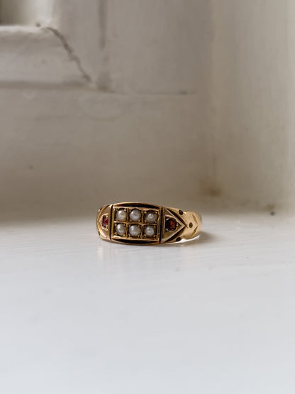 Antique seed pearl pinky ring from 1890 on 15ct gold