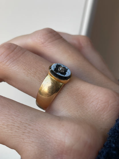 Victorian memorial ring with diamond and sardonyx on 18ct gold