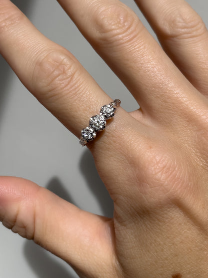 Vintage diamond trilogy ring on 18ct gold and platinum