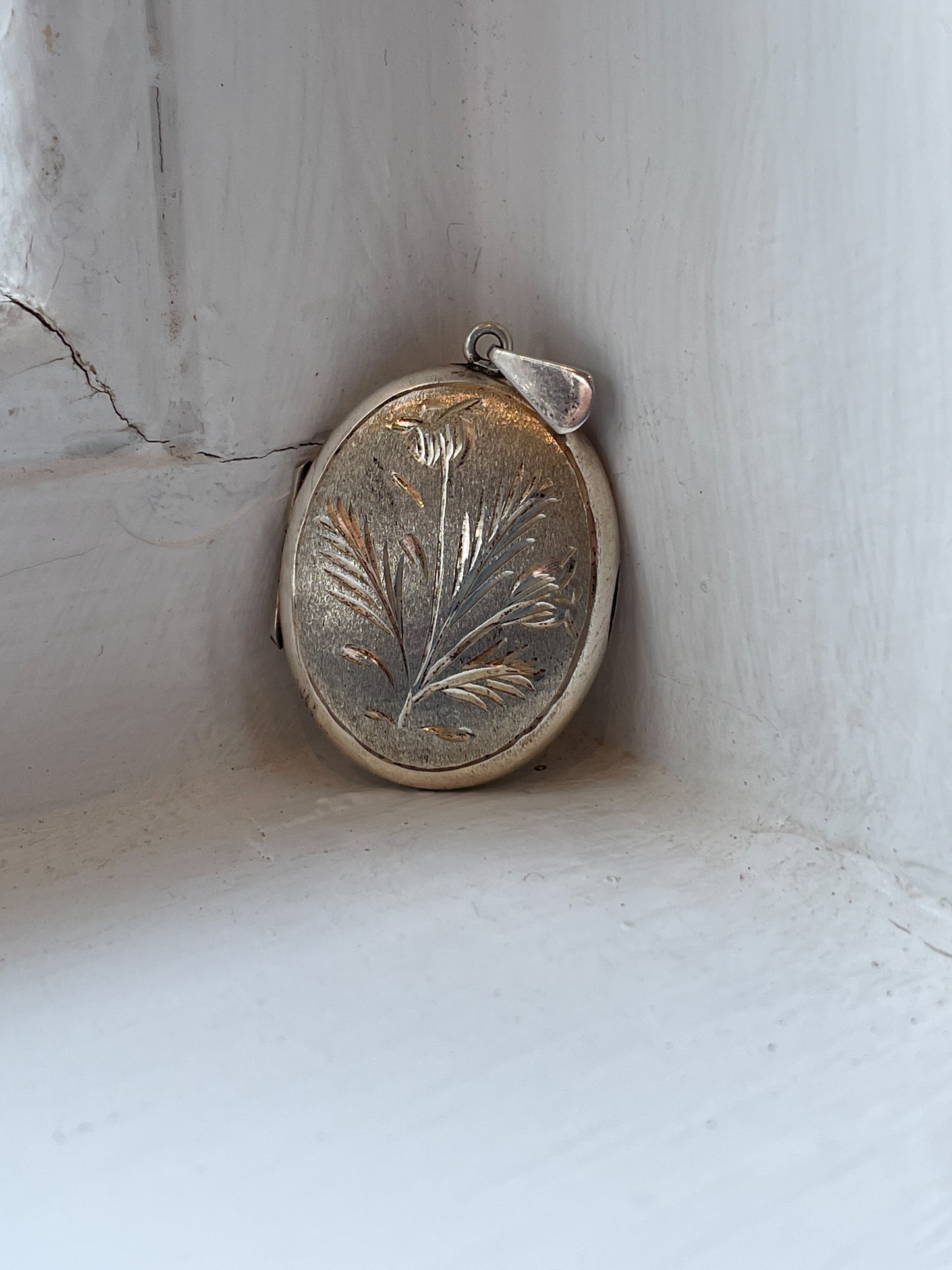 1970s sterling silver floral locket