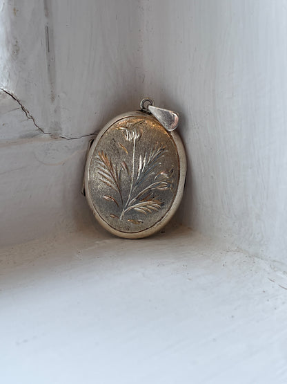 1970s sterling silver floral locket