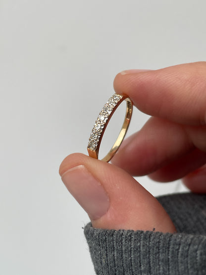 Vintage 9ct gold diamond .20ct half eternity ring