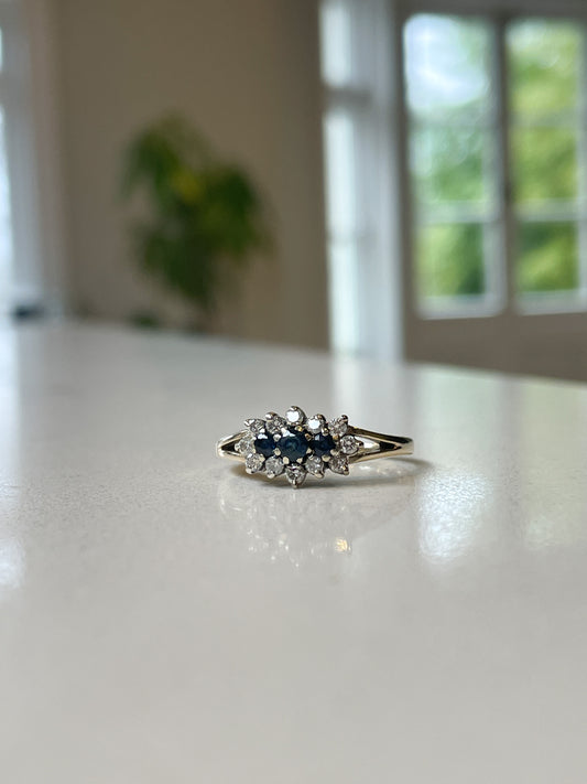 Vintage sapphire and diamond trilogy cluster ring on 9ct gold