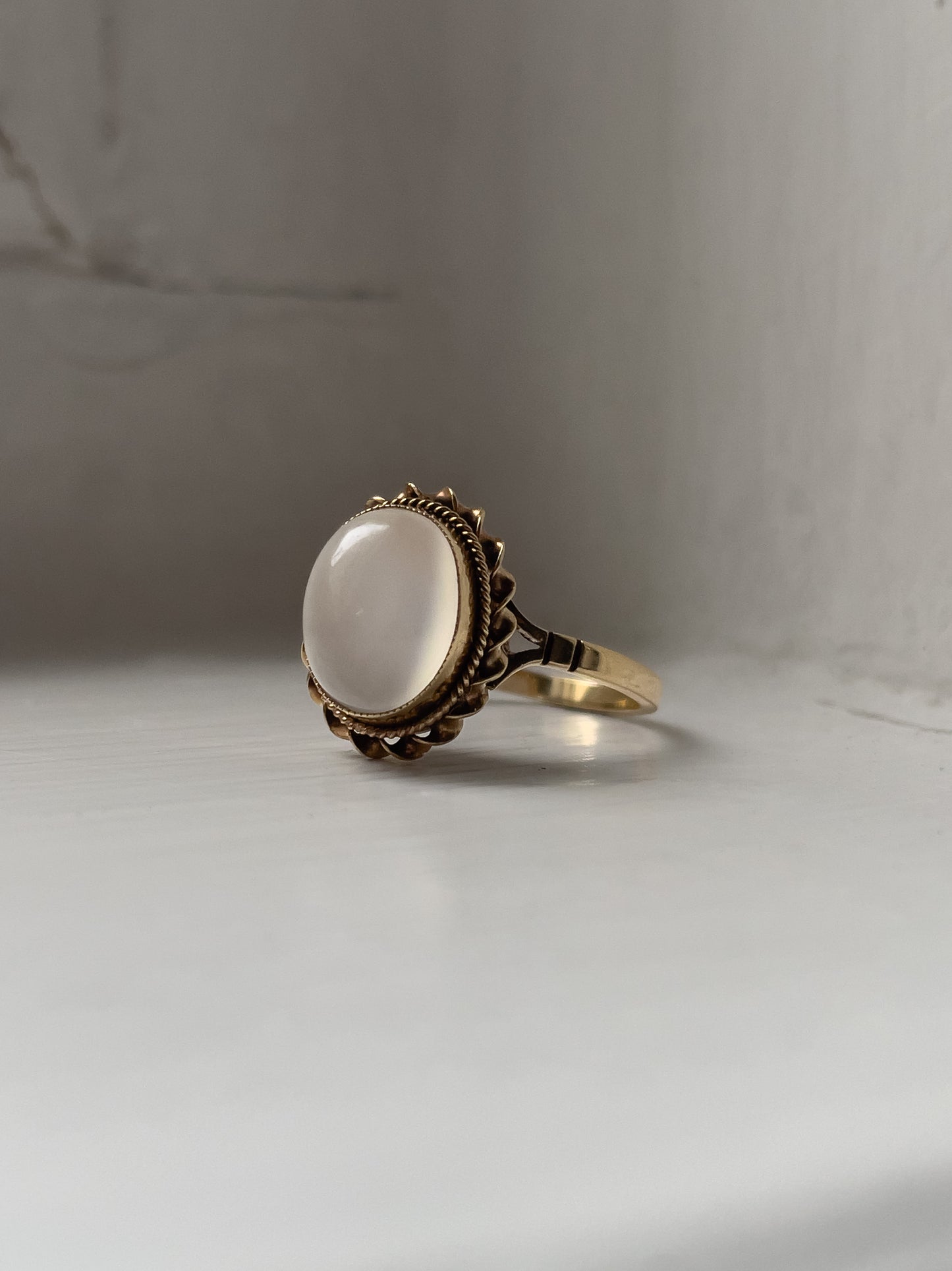 1985 Moonstone ring on 9ct gold