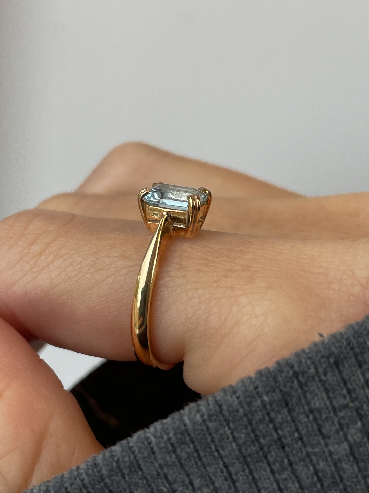 Vintage aquamarine solitaire ring on 9ct gold