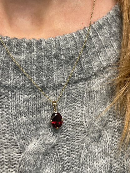 Contemporary garnet necklace pendant on 9ct gold with chain